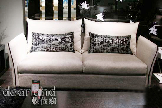 導(dǎo)購:四款優(yōu)雅布藝沙發(fā) 讓白領(lǐng)女性難以抉擇 導(dǎo)購:四款優(yōu)雅布藝沙發(fā) 讓白領(lǐng)女性難以抉擇