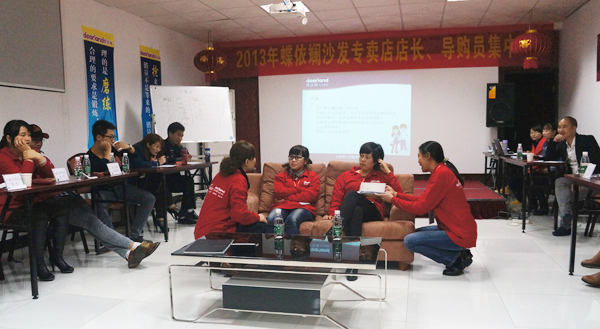蝶依斕金牌店長導(dǎo)購培訓(xùn)班現(xiàn)場PK演練 蝶依斕金牌店長導(dǎo)購培訓(xùn)班現(xiàn)場PK演練